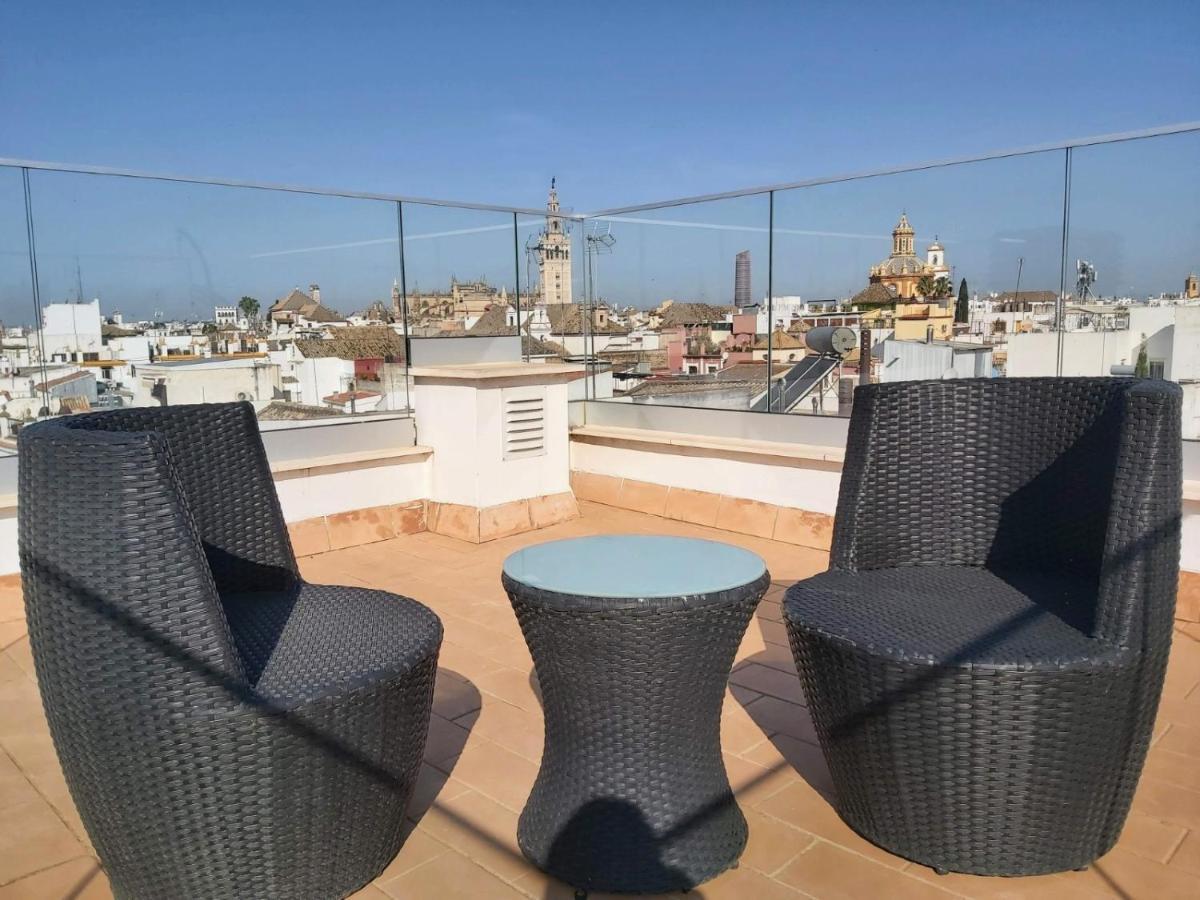 Palacio Del Siglo XVII Frente A Los Jardines De Murillo Sewilla Zewnętrze zdjęcie