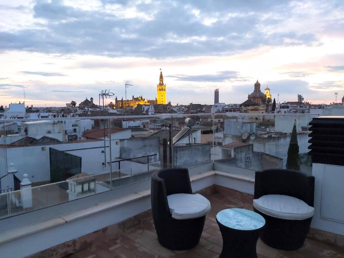 Palacio Del Siglo XVII Frente A Los Jardines De Murillo Sewilla Zewnętrze zdjęcie