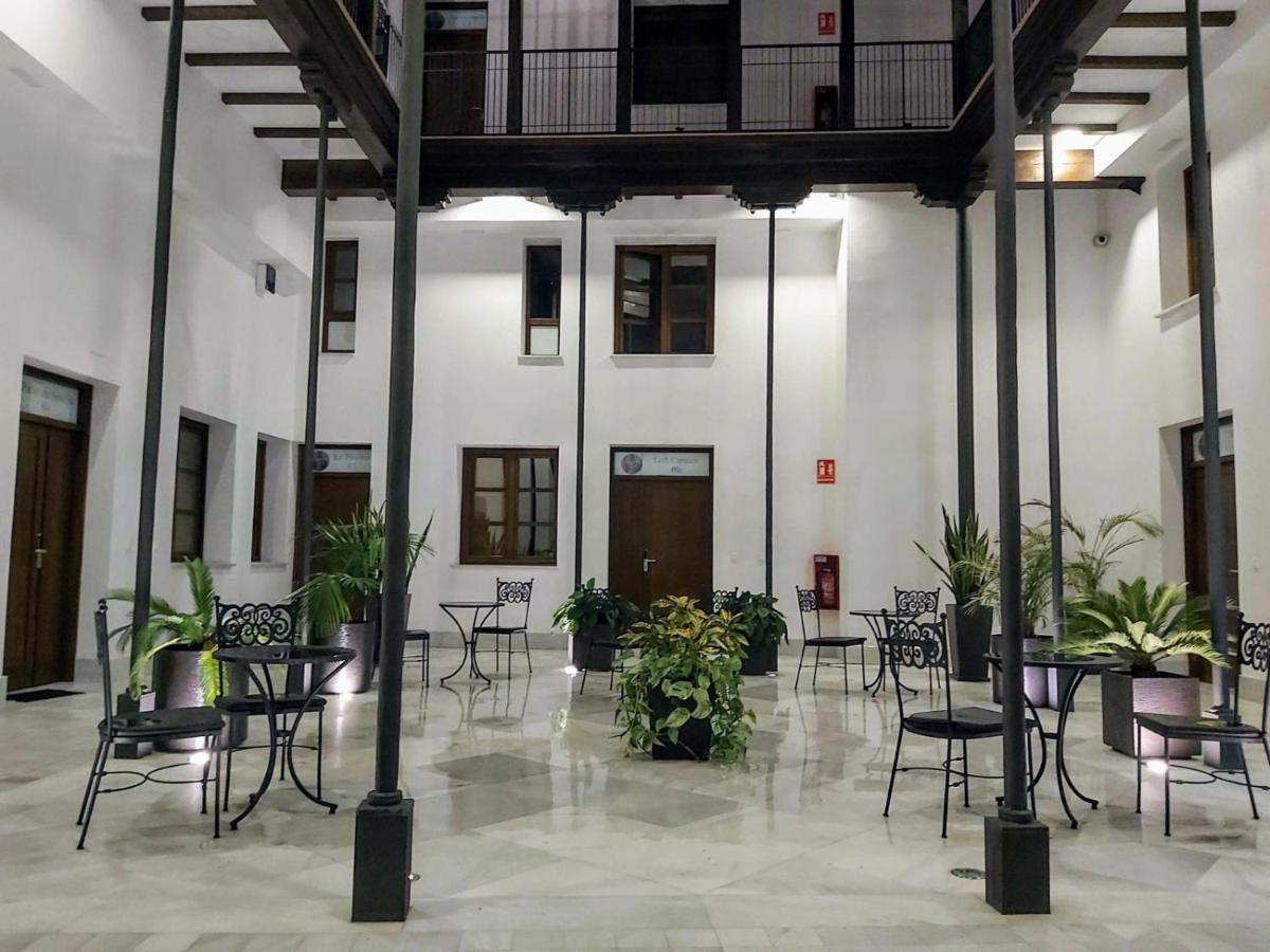 Palacio Del Siglo XVII Frente A Los Jardines De Murillo Sewilla Zewnętrze zdjęcie